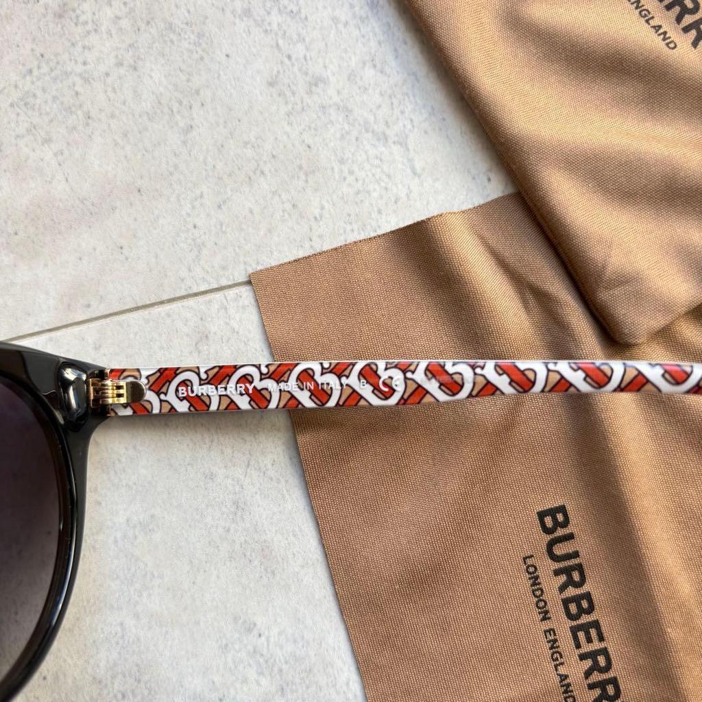 Used Good condition BURBERRY Sunglasses complete with accessories and box included