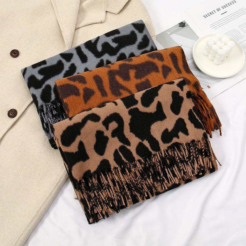Retro high-end leopard print scarf women's autumn and winter new fashion imitation cashmere fringed shawl thickened warm and versatile