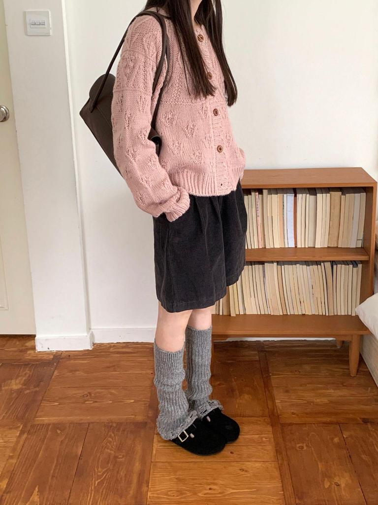 Guêtres chaudes tricotées style japonais pour femmes - Gris rétro mi-mollet, Blanc lait doux hauteur genou - Parfaites pour l'automne/hiver.