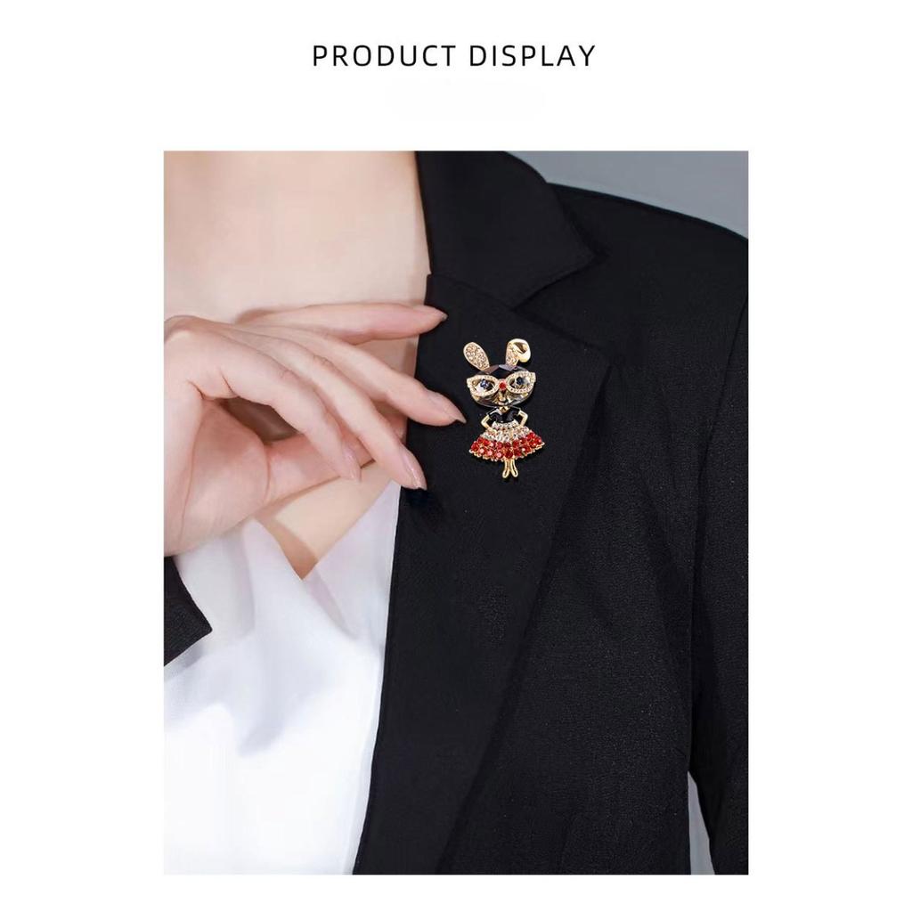 Cross-border retro jewelry, modern cartoon glasses rabbit, brooch pin clothing accessories European and American cute brooch