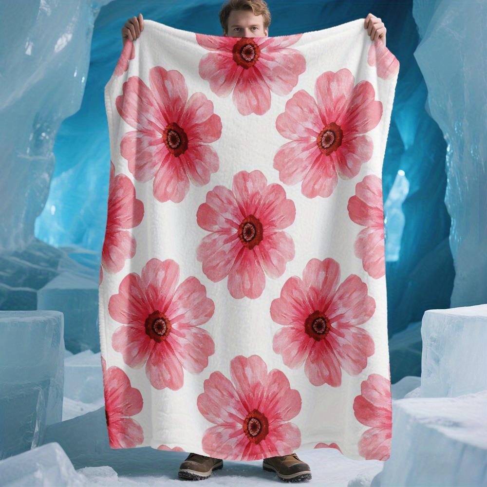 An elegant powder-white floral pattern flannel blanket, suitable for sofas beds home decorations applicable throughout the year 75cmx90cm