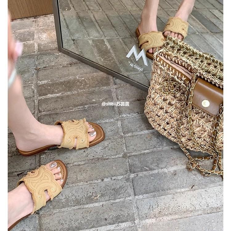 Su Yinyin wears the same retro embroidered denim beard edge slippers women's round head versatile casual word with sandals outside summer