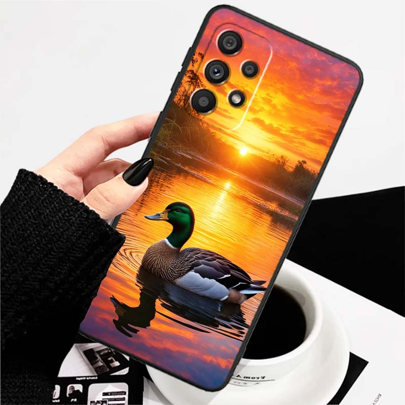 Cartoon Anime Duck Pattern For Samsung A73 A72 A71 A55 A54 A53 A52 A51 A13 A22 A16 A15 A12 A14 A26 A07 5G Black Phone Case