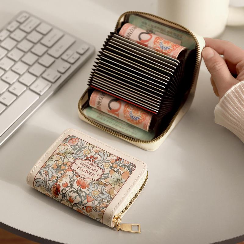European & American Retro Oil Painting Women's Multi-Card Slot Holder - Large Capacity Card & Document Organizer