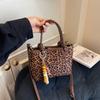 Fashionable Leopard Shoulder Bag Crossbody Handbag Matte Single Strap Handbag Versatile Design for Young Adults