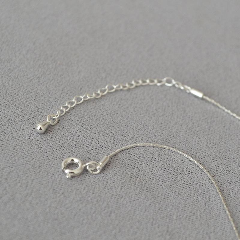 Japanese-Korean Mini High-Gloss Genuine Pearl Necklace: Gold-Plated Brass, Delicate Clavicle Chain for Women.