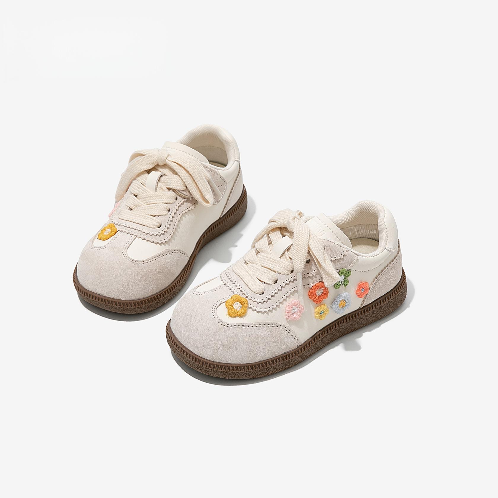 

Детская легкая спортивная обувь Модная немецкая тренировочная обувь для девочек Вышитая повседневная обувь Мягкая подошва Белая обувь 32 белый