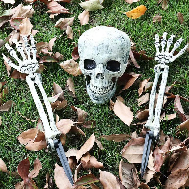 Halloween Skull Head Lawn Stakes: Haunted Escape Room Decor - Undead Trio