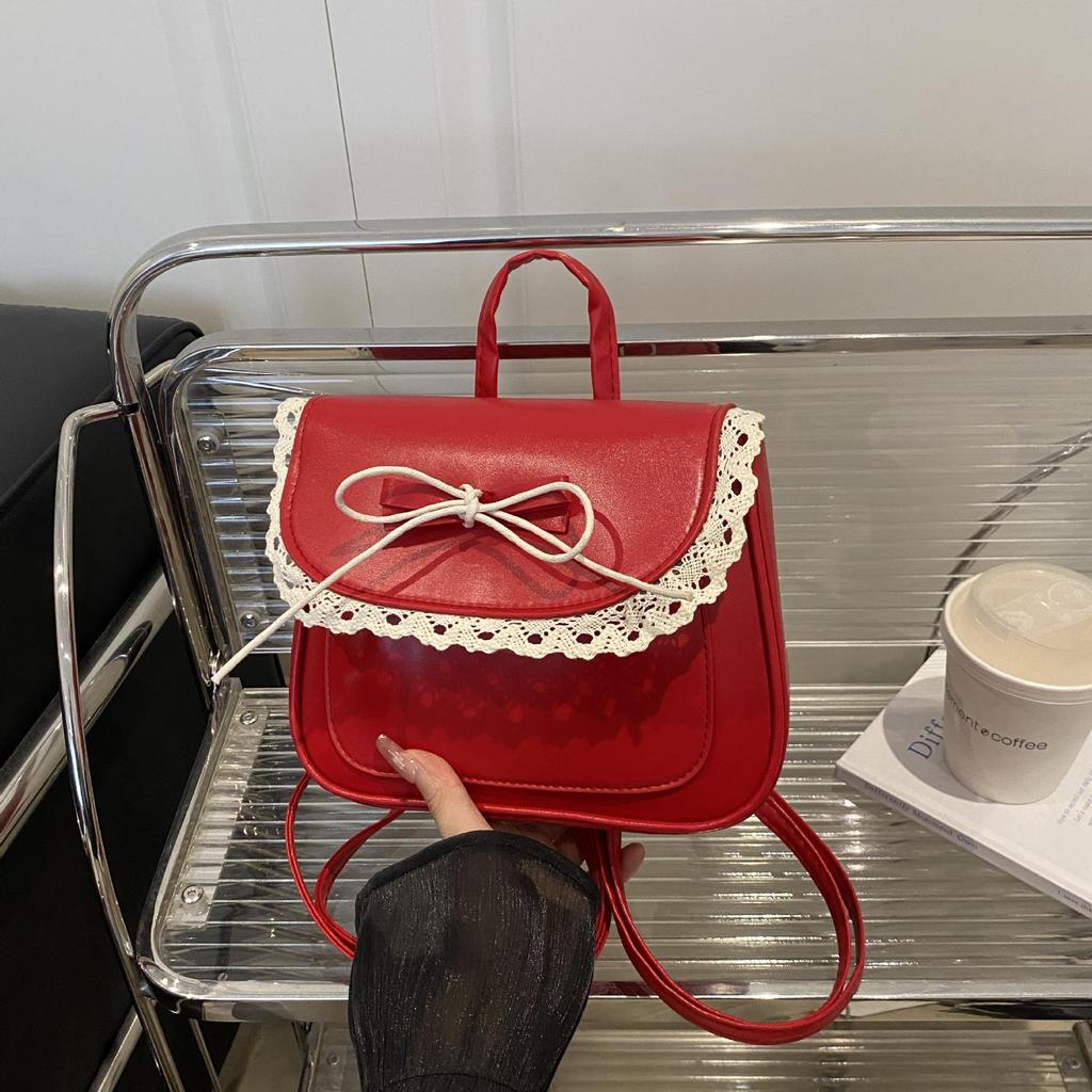 Modny damski plecak na jedno ramię z koronką i kokardą na lato 2025