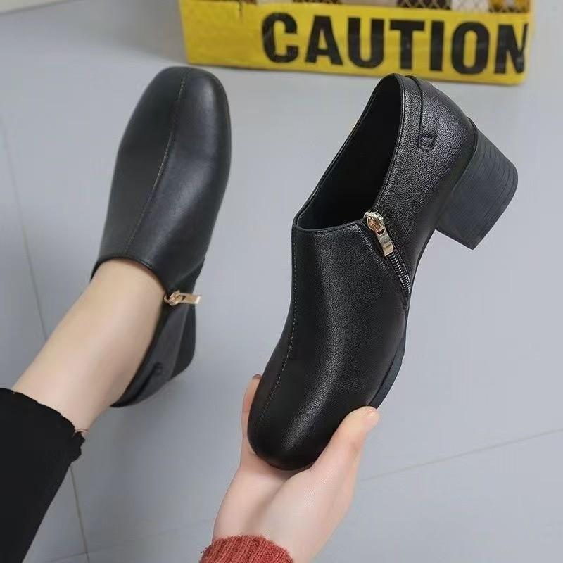 2025 Spring and Autumn New Mother Shoes Soft Leather Soft Sole Women's Leather Shoes Thick Heel Deep Mouth Versatile Comfortable Casual Middle Heel