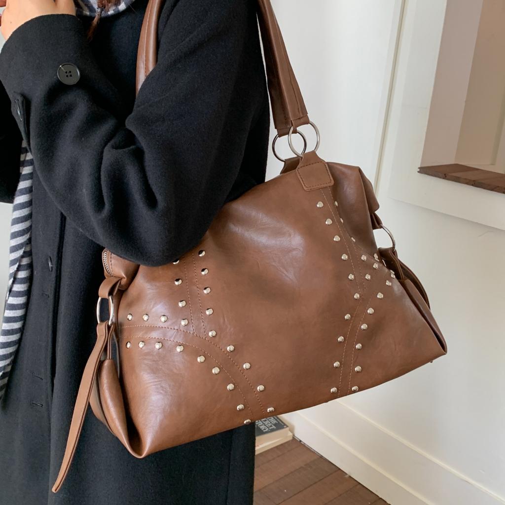 Fashion Rivet Shoulder Bag Women's Bag New Fashion Large Capacity Handbag Casual Versatile Commuter Underarm Bag
