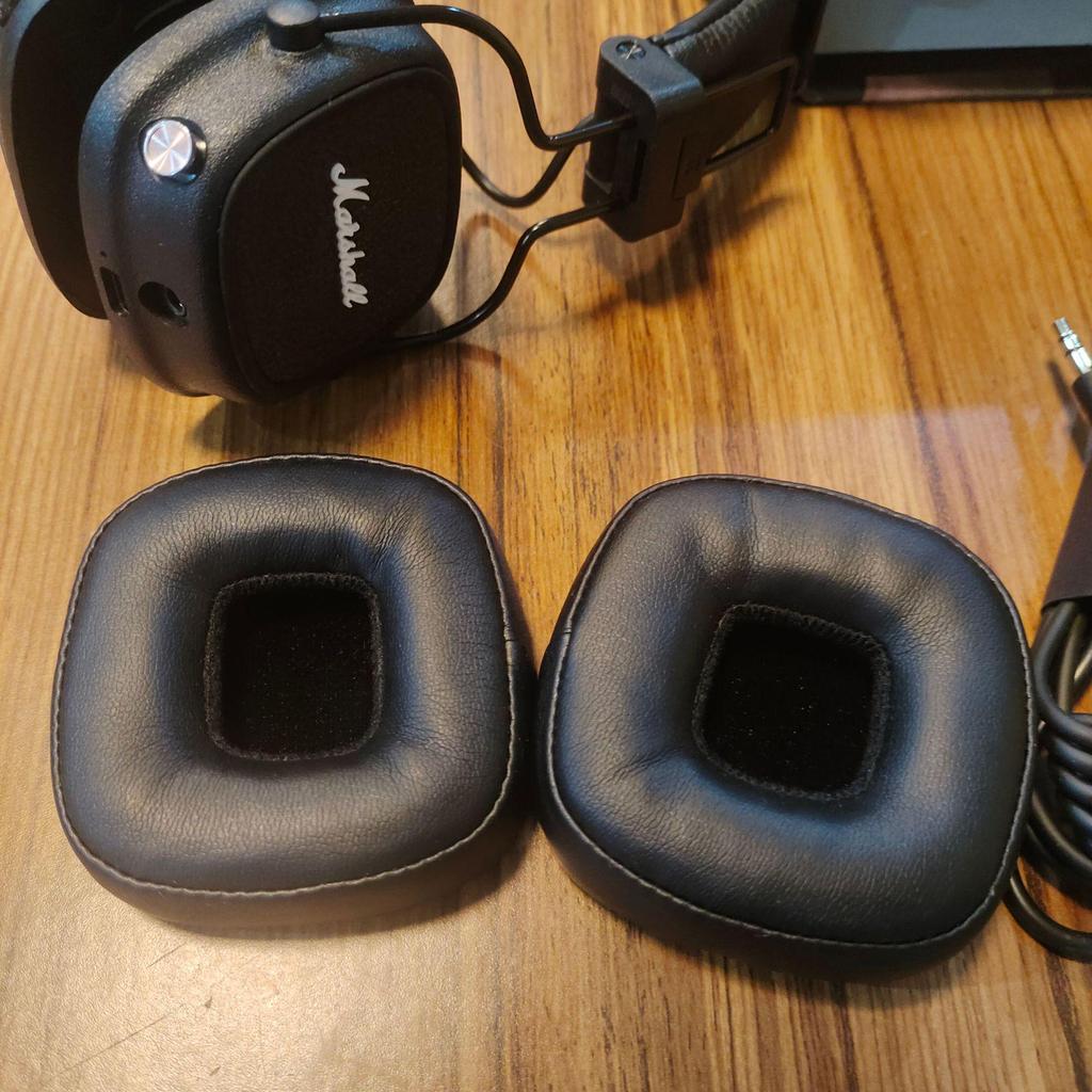 Marshall Major V5 Wireless Over-Ear Bluetooth Headphones