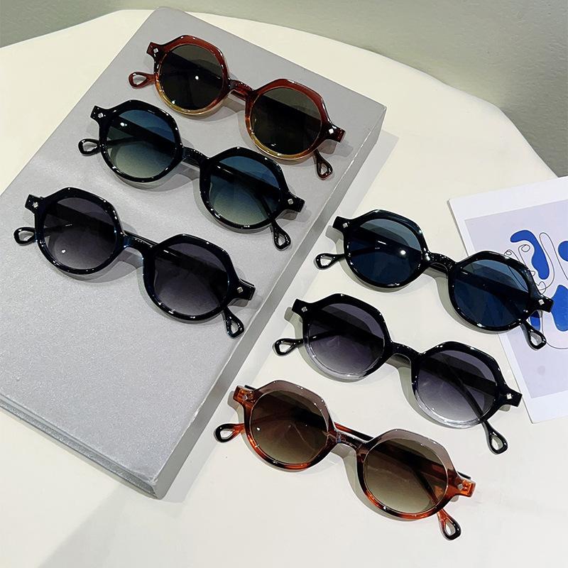 Rivet Polygon Vintage Sunglasses Women For Men Luxury Brand Designer Round Sun Glasses Punk Popular Hip Hop Eyeglasses Uv400