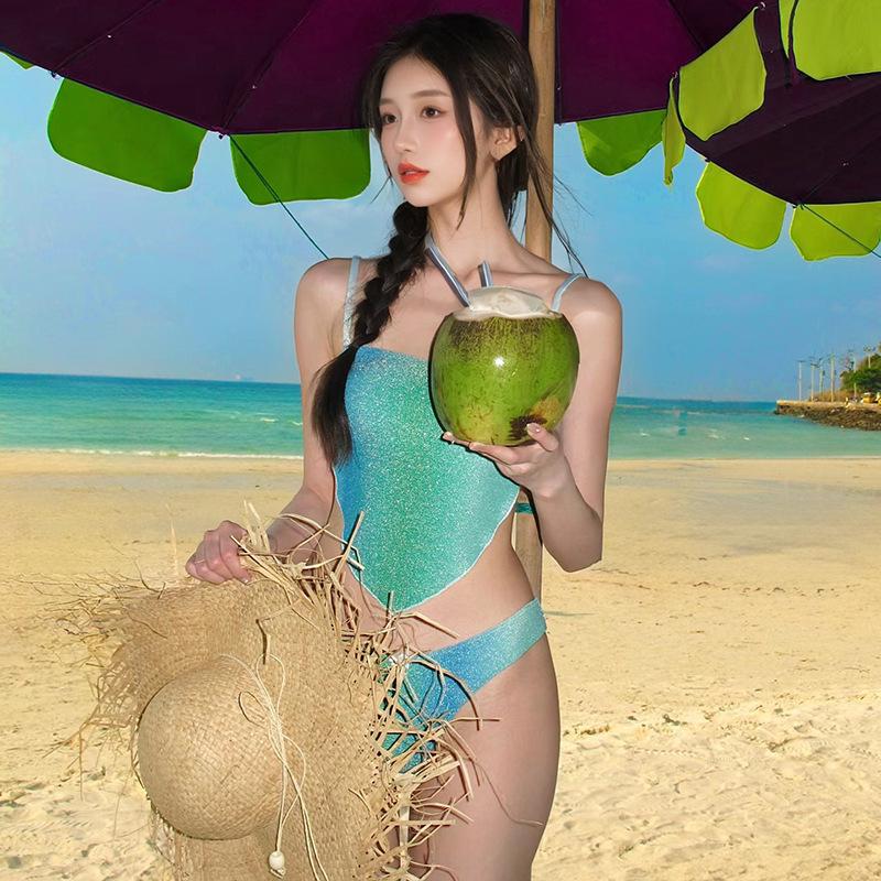 Retro Thailand Chic Women's Three-Piece Bikini Swimsuit