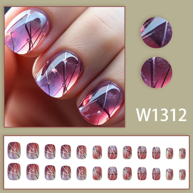 

Прозрачные летние короткие накладные ногти с ледяным омбре