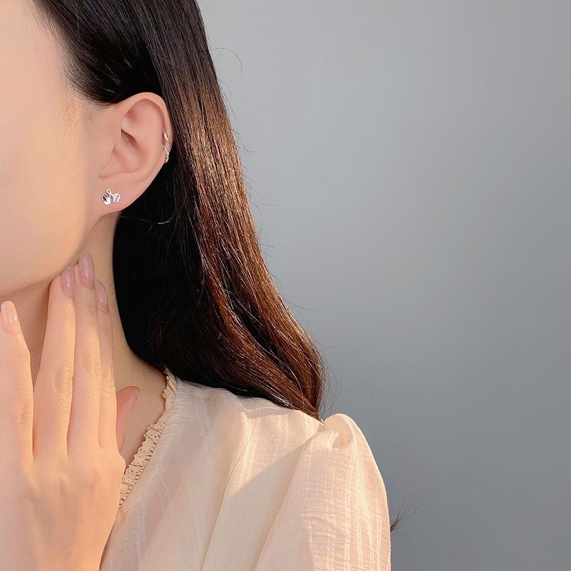 Simple Apricot Leaf Screw Earrings for Women Niche Design New Atmosphere Earrings