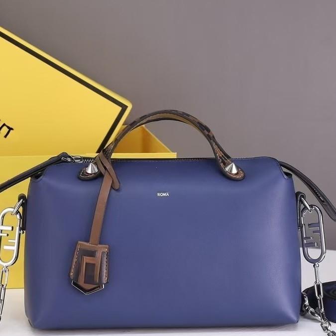 

New pillow bag women s bag alphabet shoulder bag cowhide messenger bag genuine leather handbag casual versatile 28cm-12cm-17cm Темно-синій