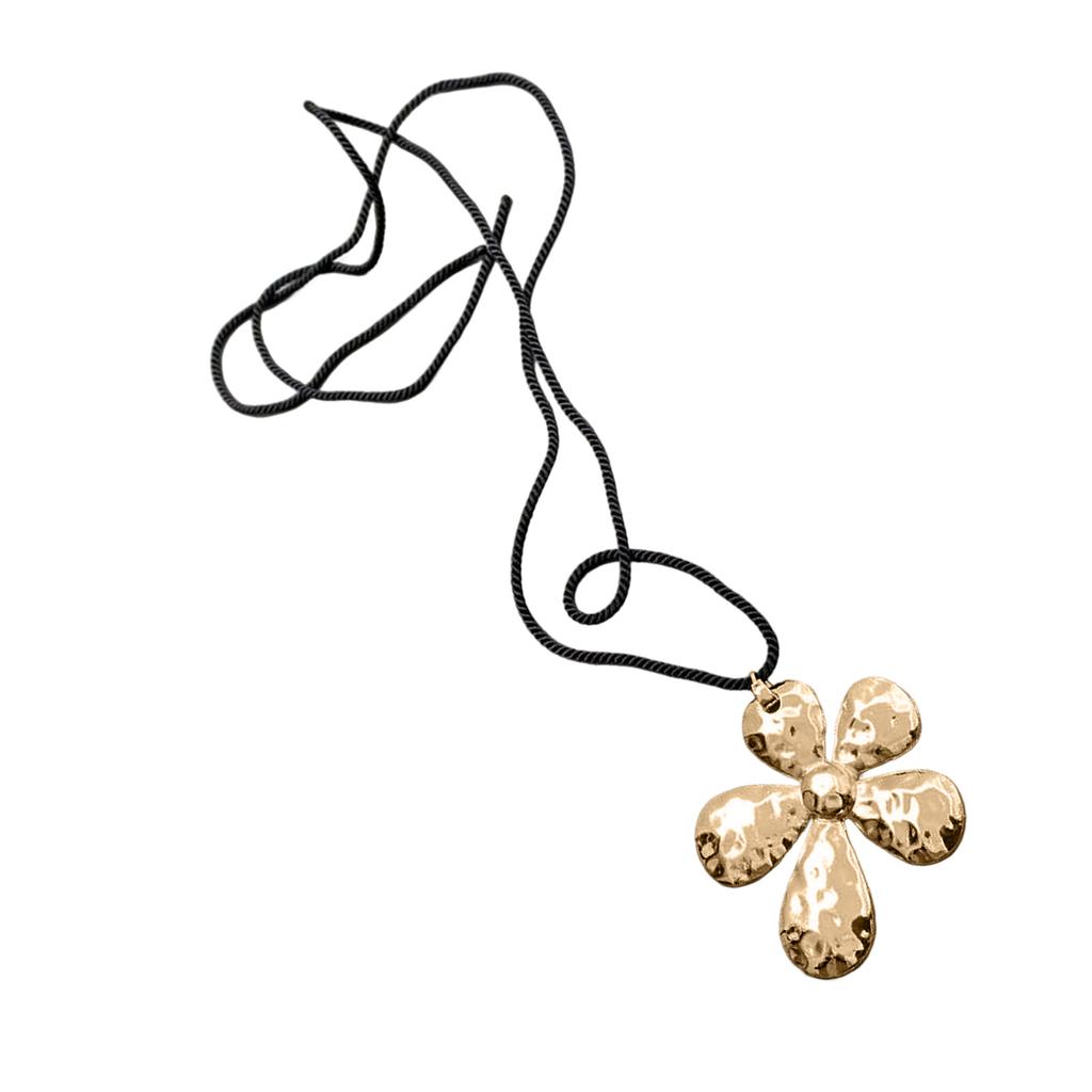 Statement Textured Flower Necklace Floral Shape Neckchain Adjustable Clavicle Chain Elegant Blossom Jewelry for Weddings