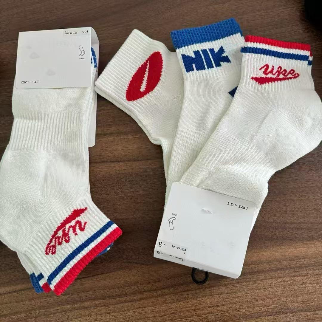 

New Suwannake Mid-Calf Sports Socks - Unisex Towel Bottom, Collegiate, for Running & Yoga Small