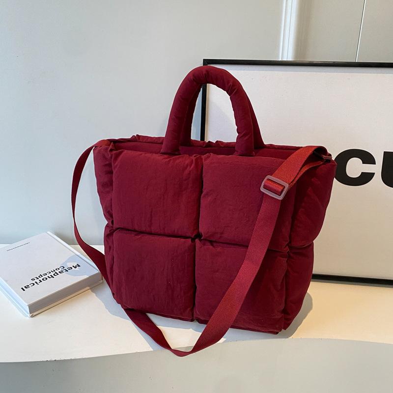 Weiche wachsartige Pufftasche Damen College-Studenten Unterricht Messenger Bag Große Kapazität Nylontasche Spleiß Schulterhandtasche
