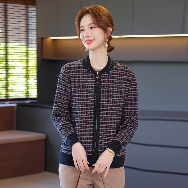Mom's 2025 Fashion Zipper Knit Cardigan for Spring & Autumn – Loose Fit for Middle-aged & Elderly Women