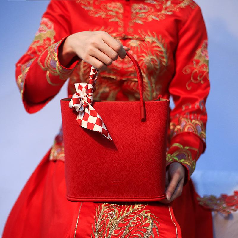 

Red bag 2025 new high-end wedding bag bridal wedding portable tote usually available bridesmaid bag