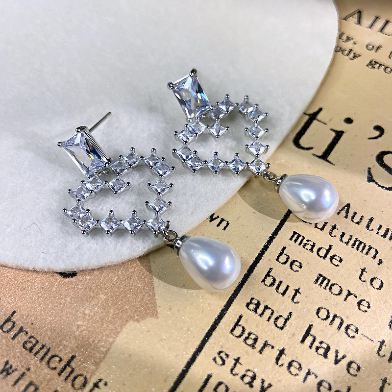 2023 Zirconia Micro-Paved Pearl Heart Earrings - Women's High-End Design