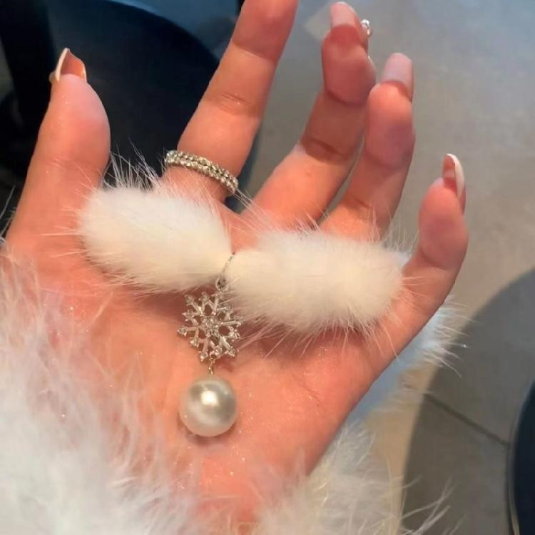 Snowflake Pearls Necklace Feather Accented Comfort Fit Fashion Clavicle Chain Collar Accessory for Women