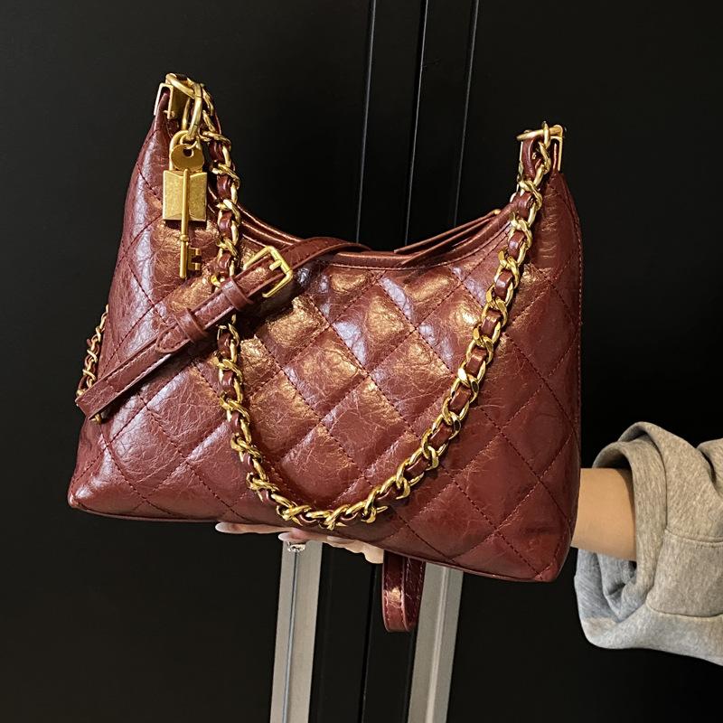 Rhombus Chain Bag, Women's 2025 New Autumn and Winter Fashionable Textured Shoulder Bag, Popular Commuter Messenger Bag This Year