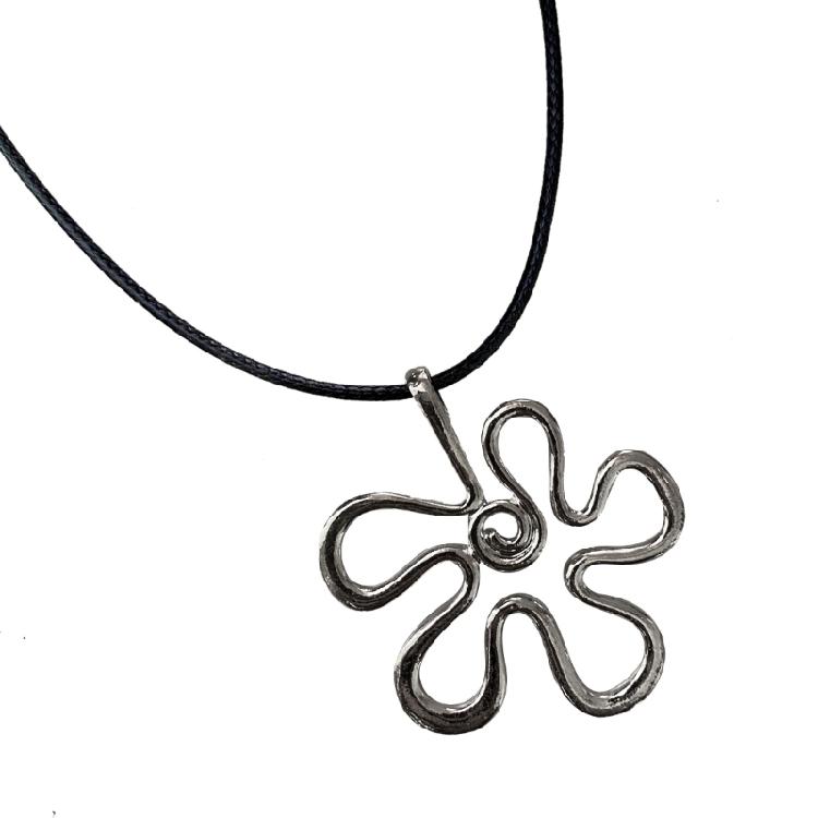 

Flower Necklaces Alloy Material Flower Pendant Necklaces Jewelry Birthday Gifts 1 серебряный