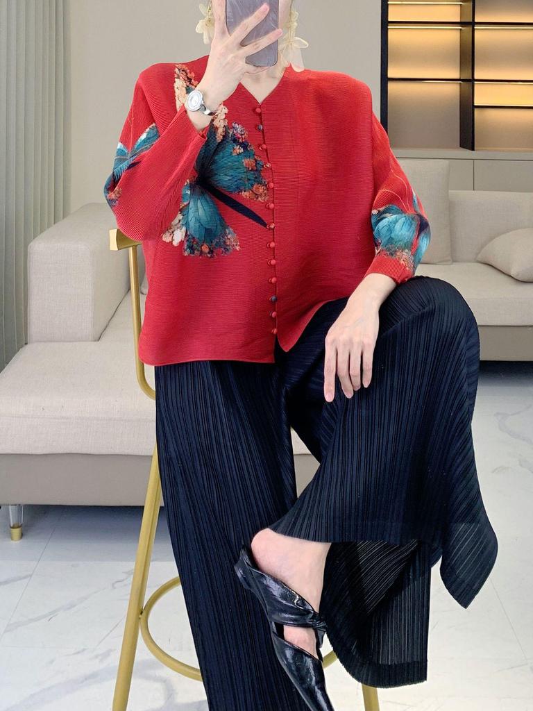 2025 Spring Butterfly Print Ruched Nine-Sleeve Cardigan: Chinese Style Buttoned Top for Moms