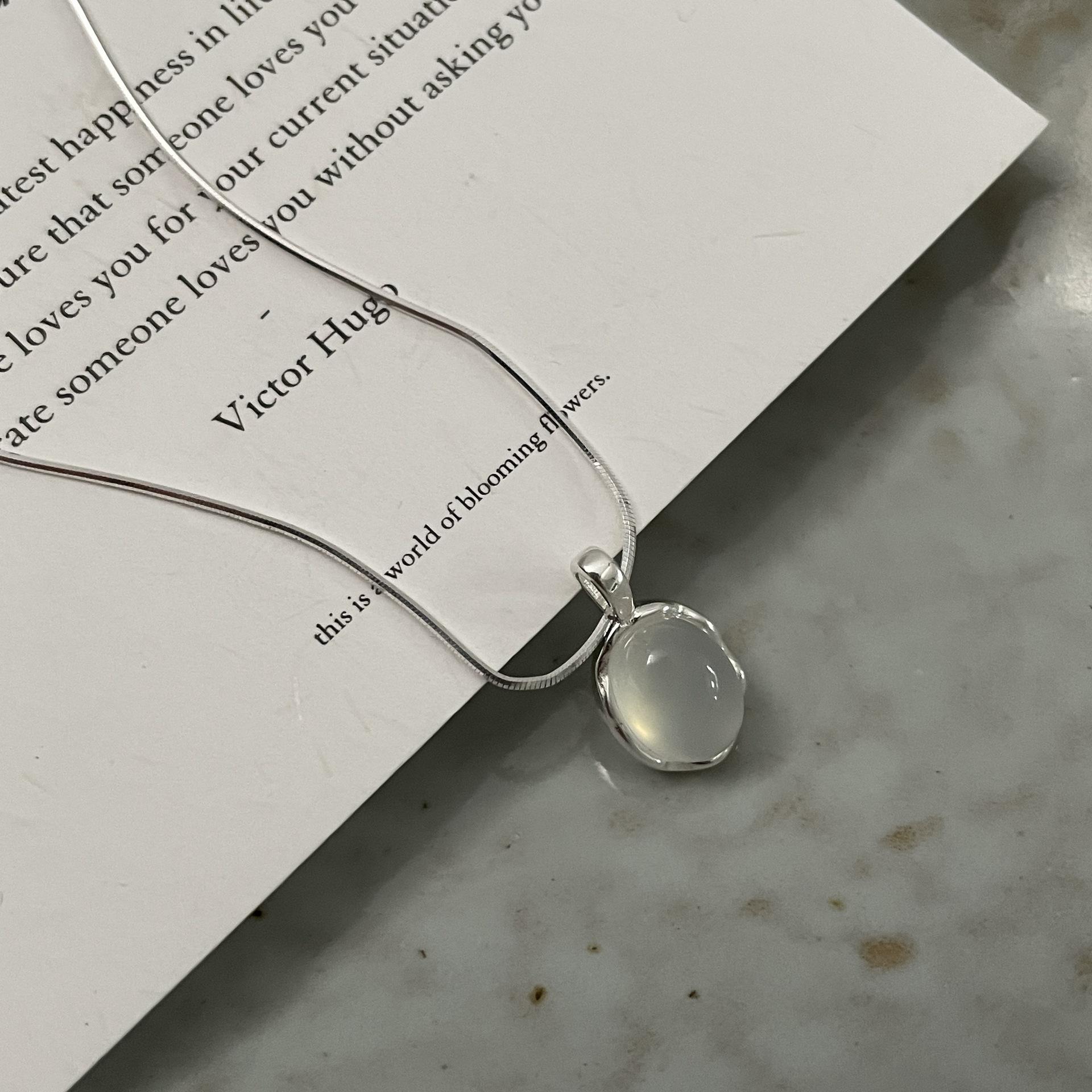 S925 sterling silver Korean version niche design feeling white chalcedony texture feeling necklace high-end simple basic clavicle chain 925 sterling silver