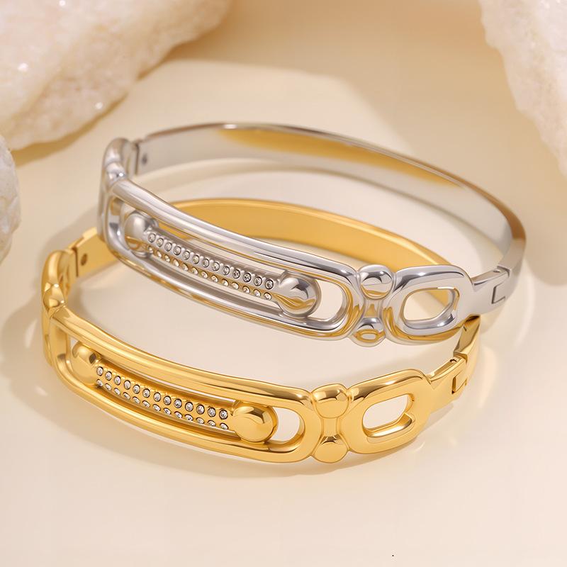Hollow Titanium Steel Women's Fashionable and Elegant Light Luxury Bracelet
