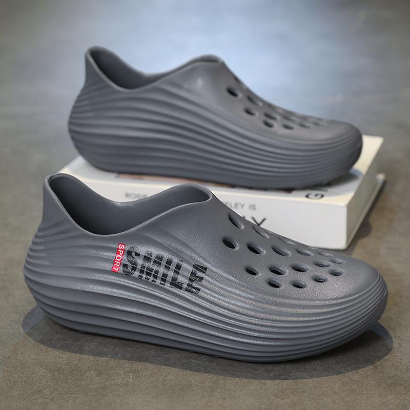 

Lightweight Garden Shoes Beach Rubber Sandals Men Cover Toes Sandals Clogs Summer Shoes Soft Comfortable 39