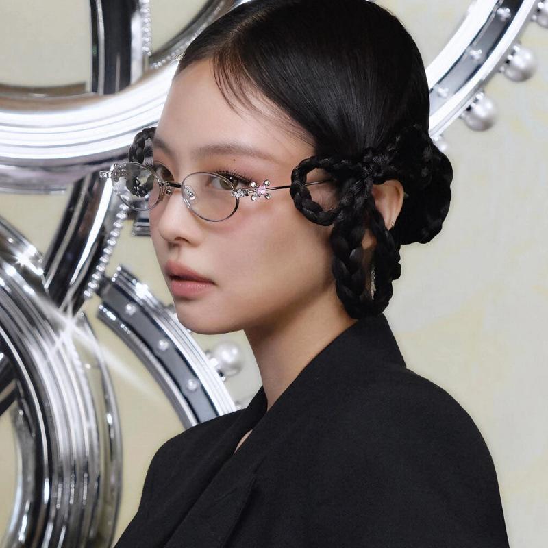 Hot-selling new anti-blue glasses ultra-light metal high-end sense diamond-encrusted jennie glasses frame women