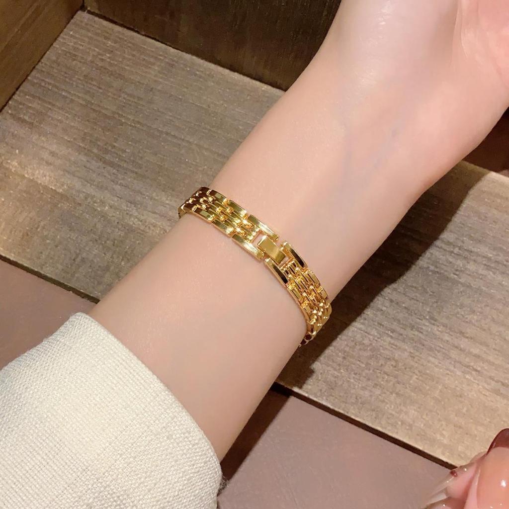 Retro Gold Square Quartz Watch with Versatile Bracelet