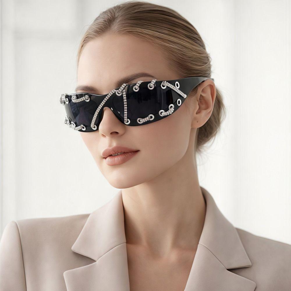 Retro Punk Sunglasses Lightweight Streetwear Party Shades Luxury Trendy Sunglasses  For Women Men