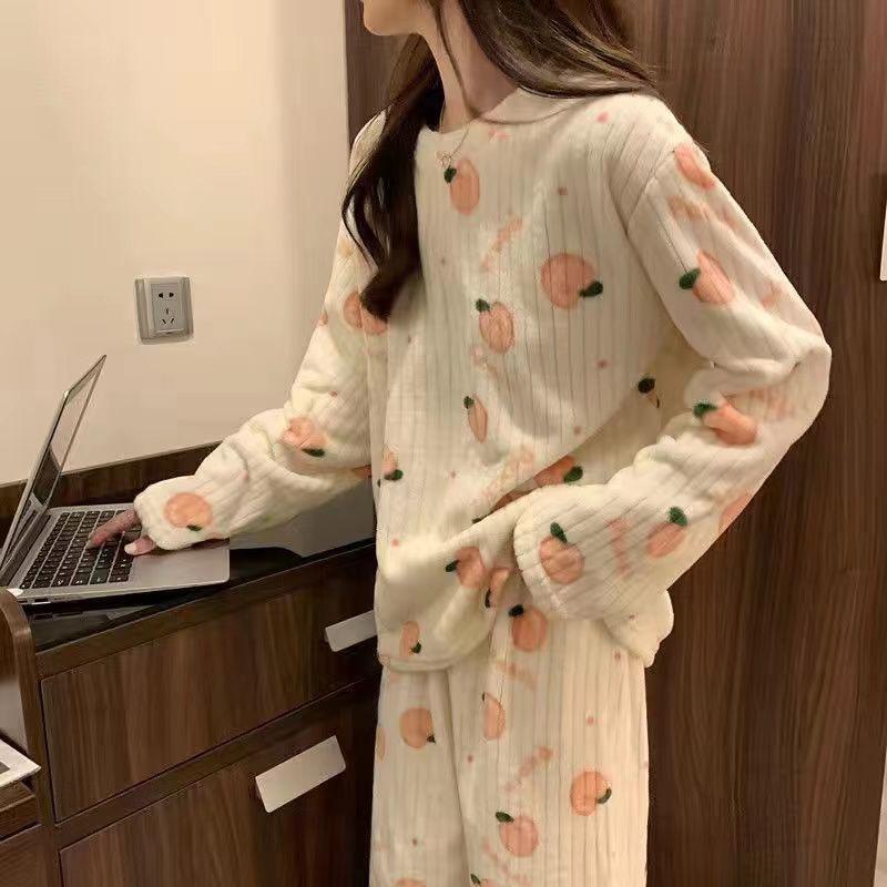"Women's Cute & Warm Coral Fleece Pajamas - Thick, Long-Sleeved, Perfect for Outdoors, Autumn/Winter 2024"