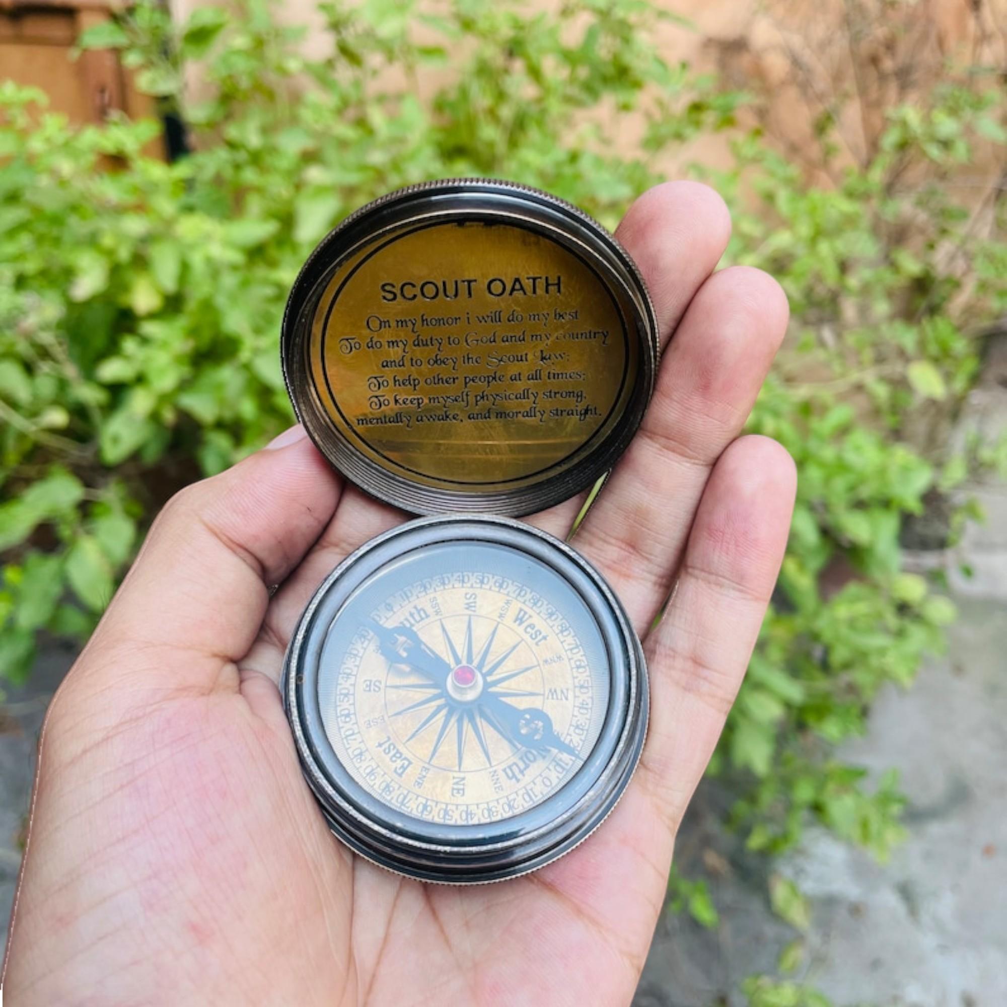 

Персонализированный гравированный рабочий компас с индивидуальным почерком — идеальный подарок для мужчин на годовщины.