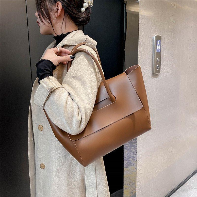 Bags Large capacity bag Women's commuter tote bag New sense Portable versatile shoulder bag Retro big bag