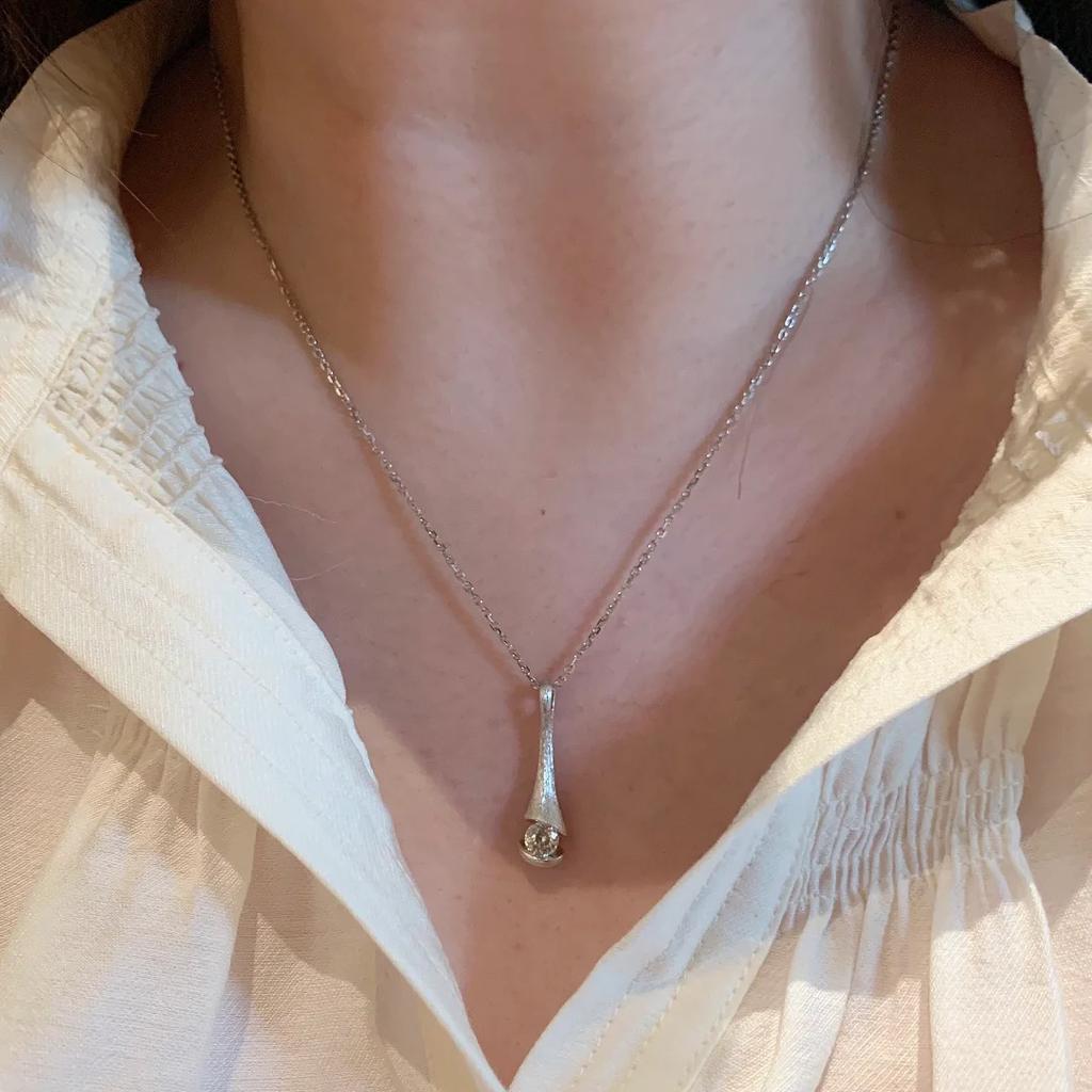 Vintage Brushed Calla Lily Flower Single Diamond Devil'S Eye Pendant Light Luxury Small Waist Perfume Bottle High Carbon Diamond Chain