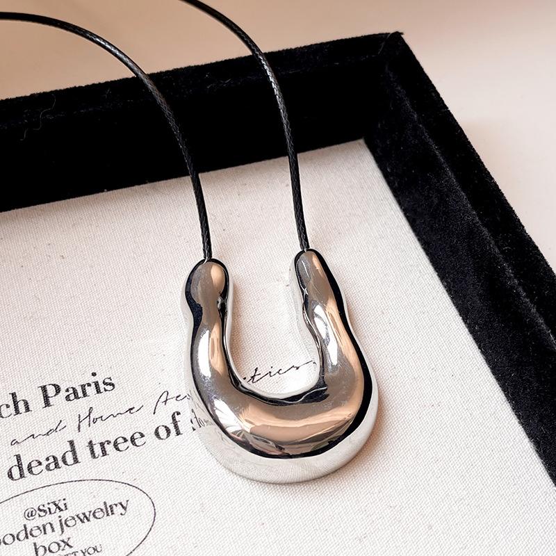 Korean geometric U-shaped pull-out pendant necklace sweater chain cold style necklace