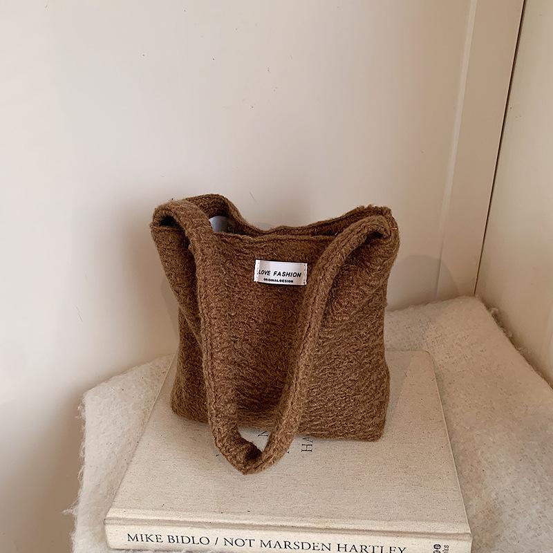 Trend woven bag women's winter new fashion casual plush bucket bag versatile shoulder bag