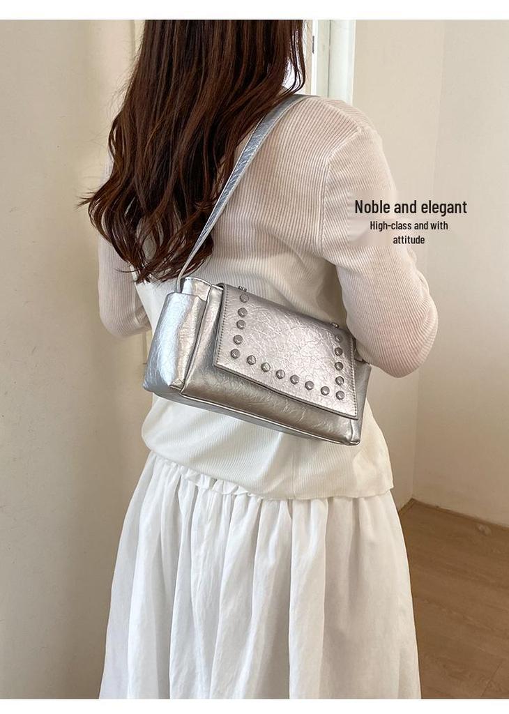 Korean Style Rivet Tote Shoulder Bag: Large Capacity, Versatile, High-End Motorcycle Bag for Women