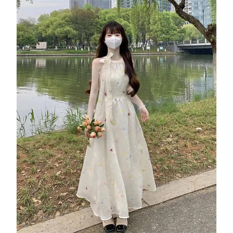 

Women s Summer 2024 Floral Halter Apricot Maxi Dress for Beach Vacations – Waist-Slimming Design M - Premium