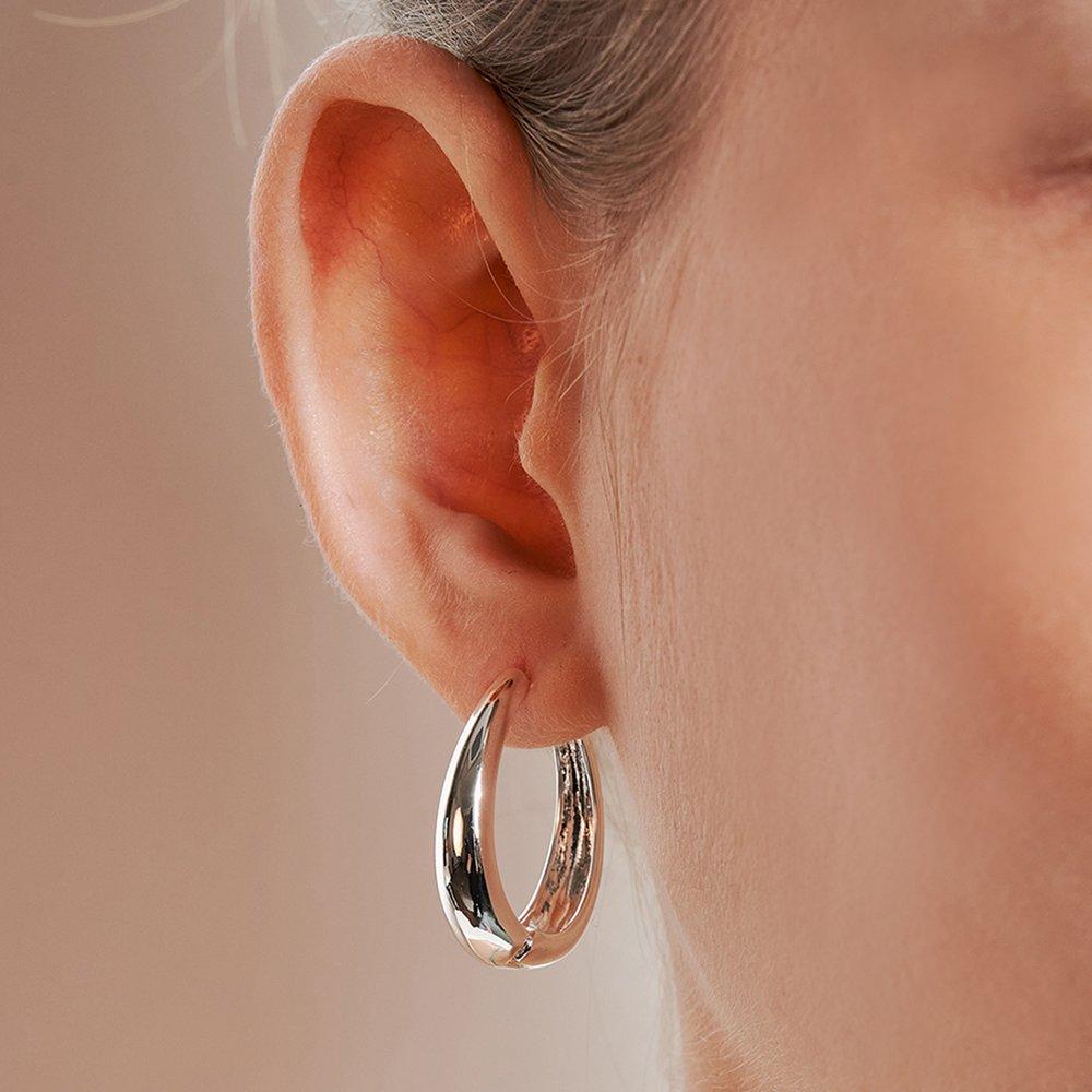 [Worn by Suzy, Taeyeon, Seohyun, Jo Yeo-jeong, Bora, Ahn Ji-young, Oh My Girl's Yubin, Seol In-ah, and Hyoyeon] Breeze One-Touch Earring