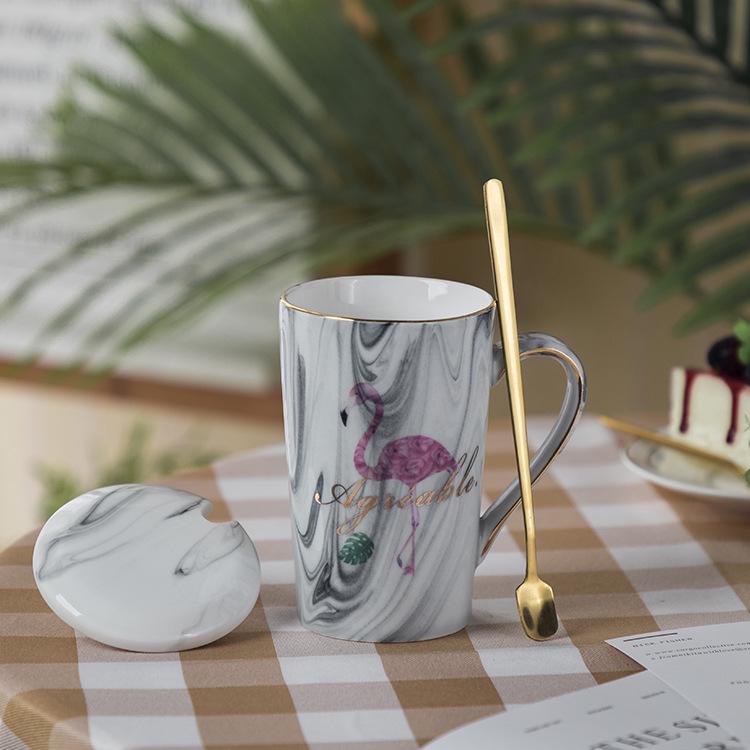 Elegant Marble Pattern Mug with Gold Trim, Spoon Lid, and Custom Logo - Ideal for Coffee or as a Souvenir Gift.