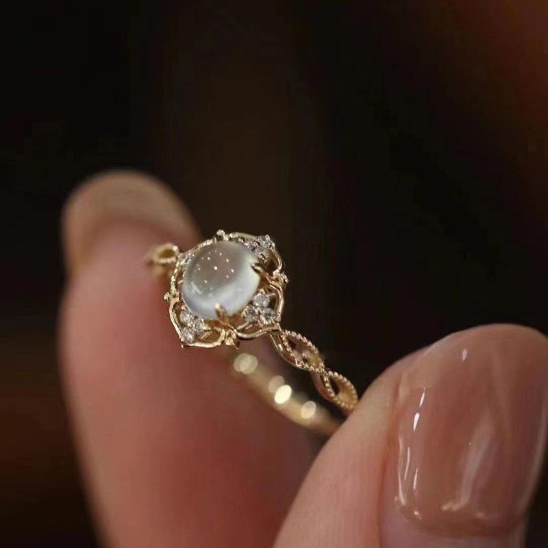 Niche Luxury Design Ring, High-End Fashion Imitation Moonstone Ring, Temperament Cat'S Eye Ring