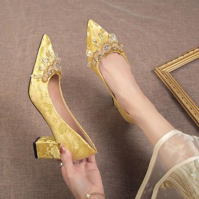 Fashion With Crystals Ladies Pumps Rhinestone Formal Diamond Wedding Bride Shoe Medium Heels Pointed Toe Women's Shoes on Sale Wholesale