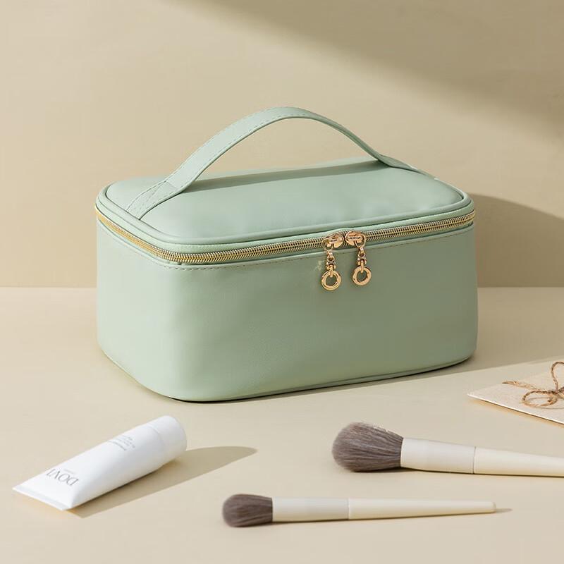 

Large Capacity Portable Travel Toiletry Bag